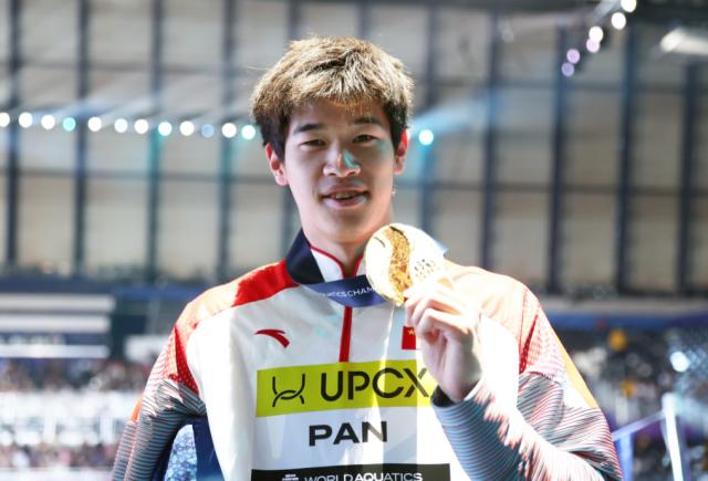 完美世界电竞平台-潘展乐破世界纪录+世锦赛4冠王 中国的“世界飞鱼”