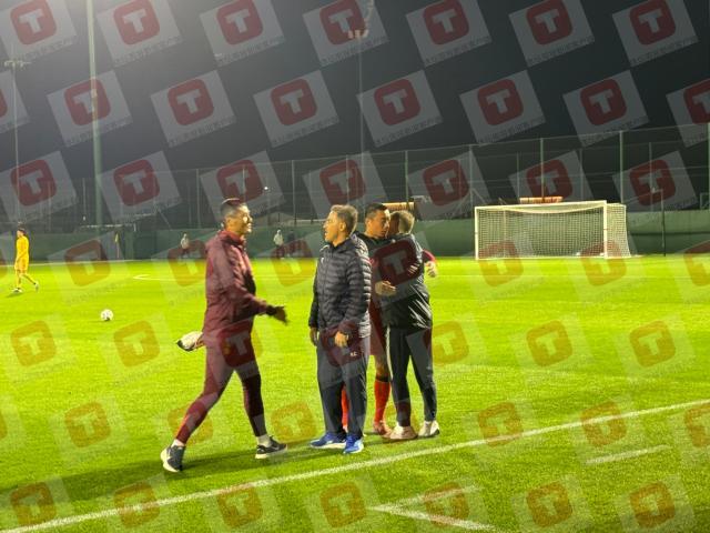 1769475532636047983.jpg 赛后,邵佳一与卡纳瓦罗握手致意.jpg